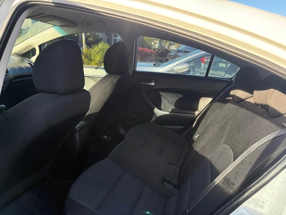 2017 Kia Forte - Image 4 of 5