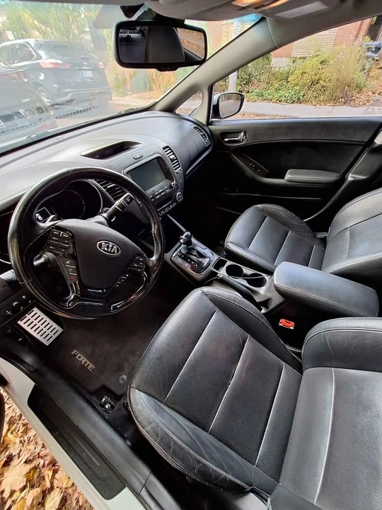 2017 Kia Forte - Image 5 of 10