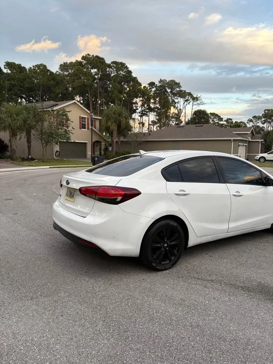 2017 Kia Forte - Image 2 of 5