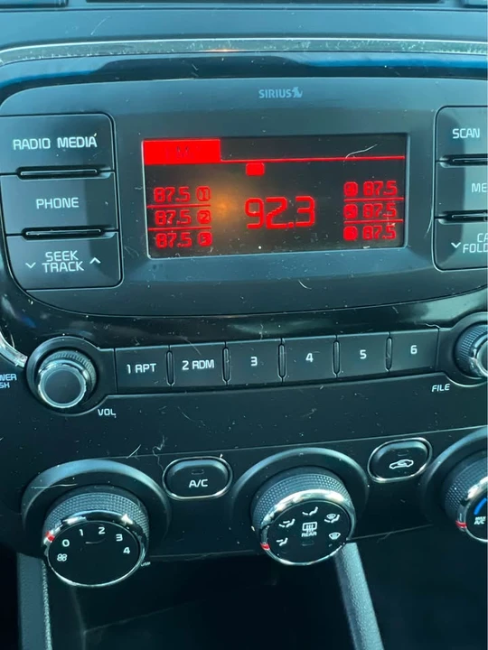 2017 Kia Forte - Image 11 of 18