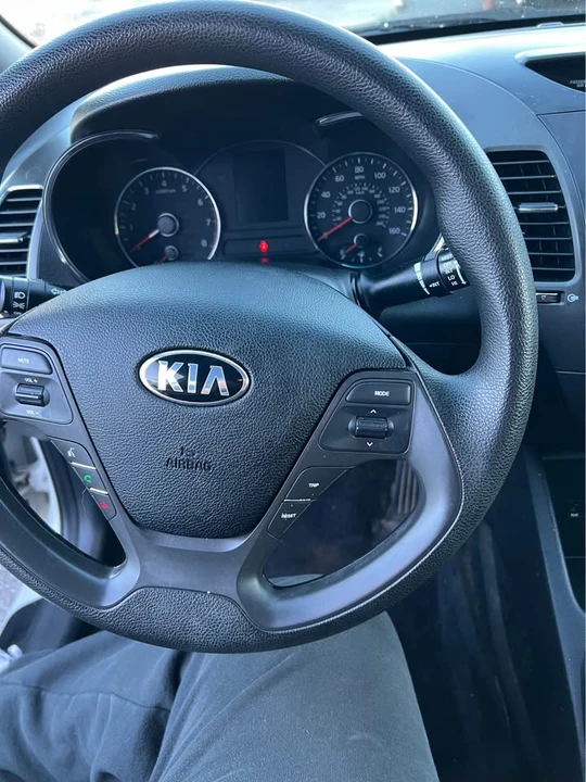 2017 Kia Forte - Image 7 of 18