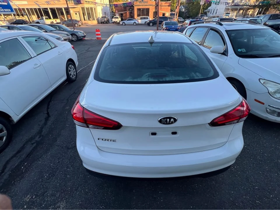 2017 Kia Forte - Image 5 of 18