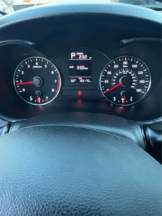 2017 Kia Forte - Image 10 of 18
