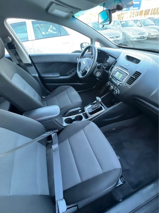 2017 Kia Forte - Image 13 of 18