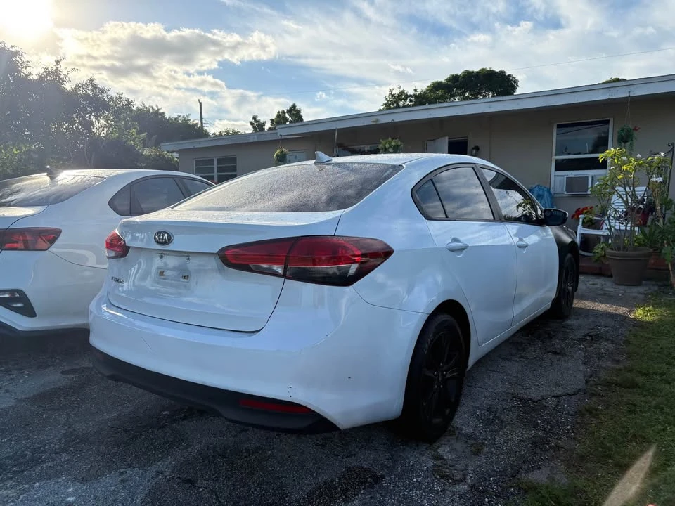 2017 Kia Forte - Image 2 of 5