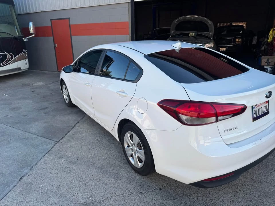 2017 Kia Forte - Image 6 of 13