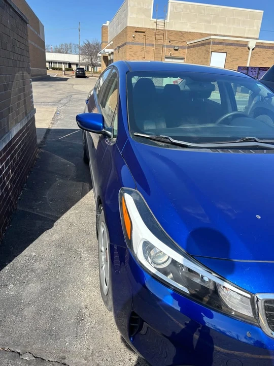 2017 Kia Forte - Image 4 of 8