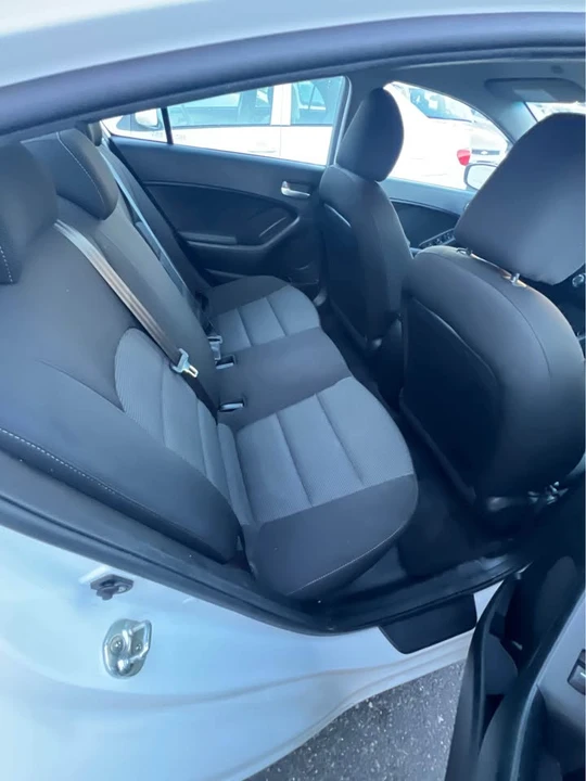 2017 Kia Forte - Image 15 of 18