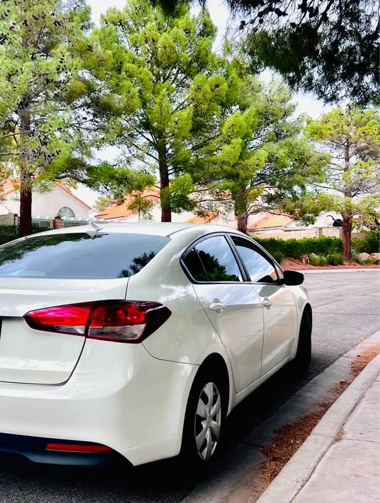 2017 Kia Forte - Image 4 of 5