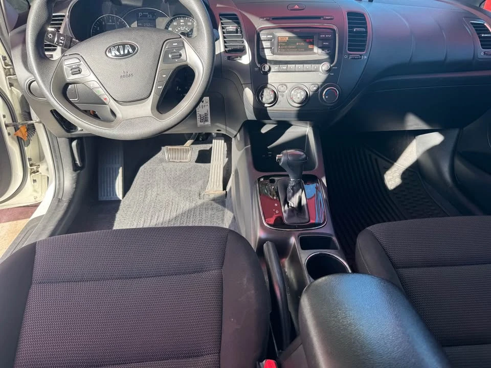 2017 Kia Forte - Image 10 of 13
