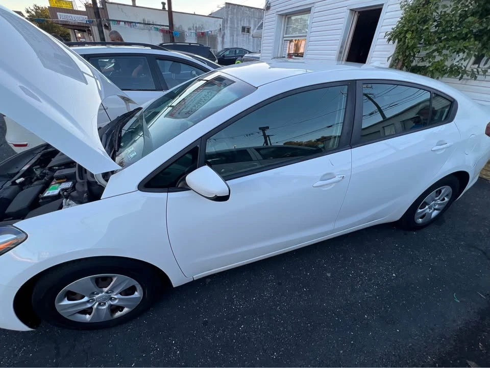 2017 Kia Forte - Image 4 of 18