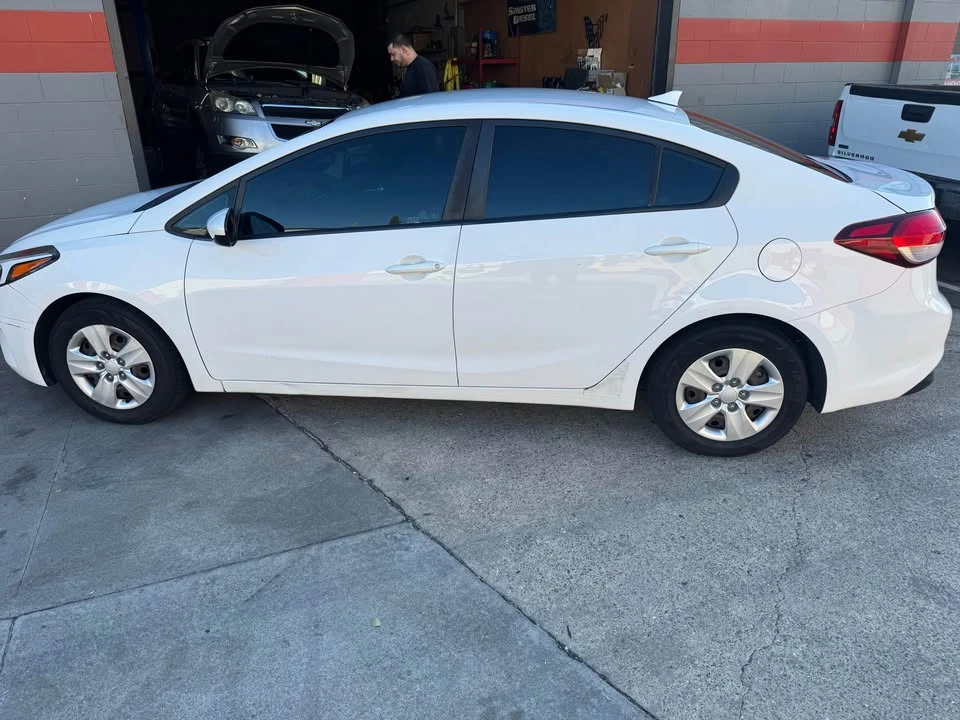2017 Kia Forte - Image 9 of 13