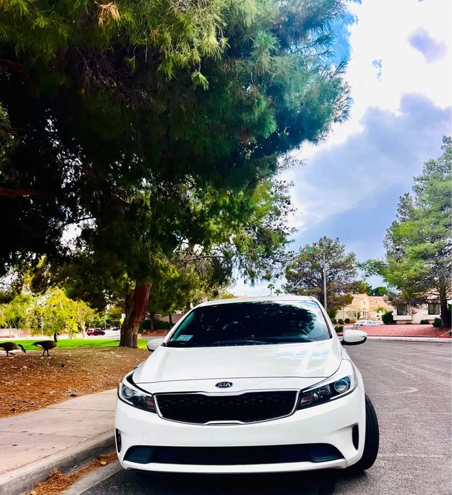 2017 Kia Forte - Image 2 of 5