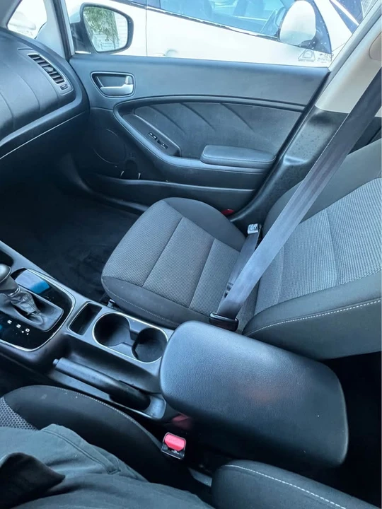 2017 Kia Forte - Image 8 of 18