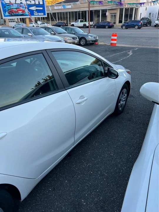 2017 Kia Forte - Image 6 of 18