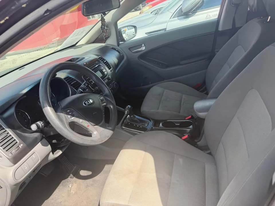 2017 Kia Forte - Image 5 of 7