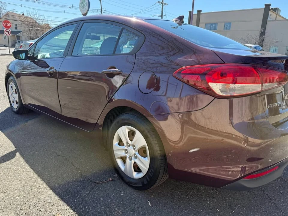 2017 Kia Forte - Image 4 of 12