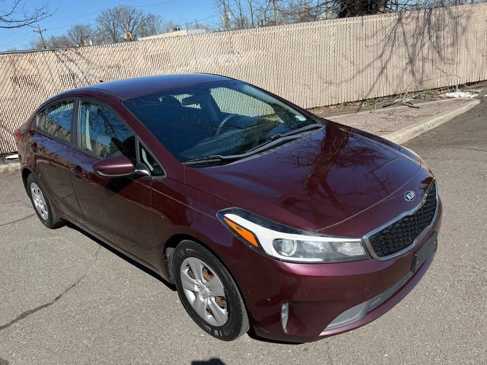 2017 Kia Forte - Image 8 of 12