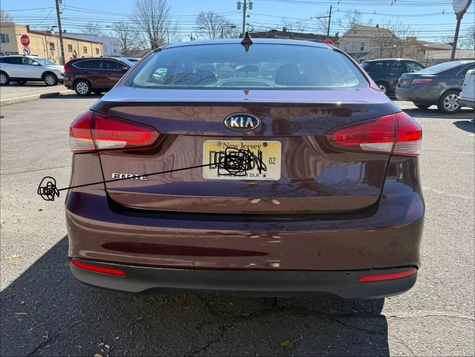 2017 Kia Forte - Image 5 of 12