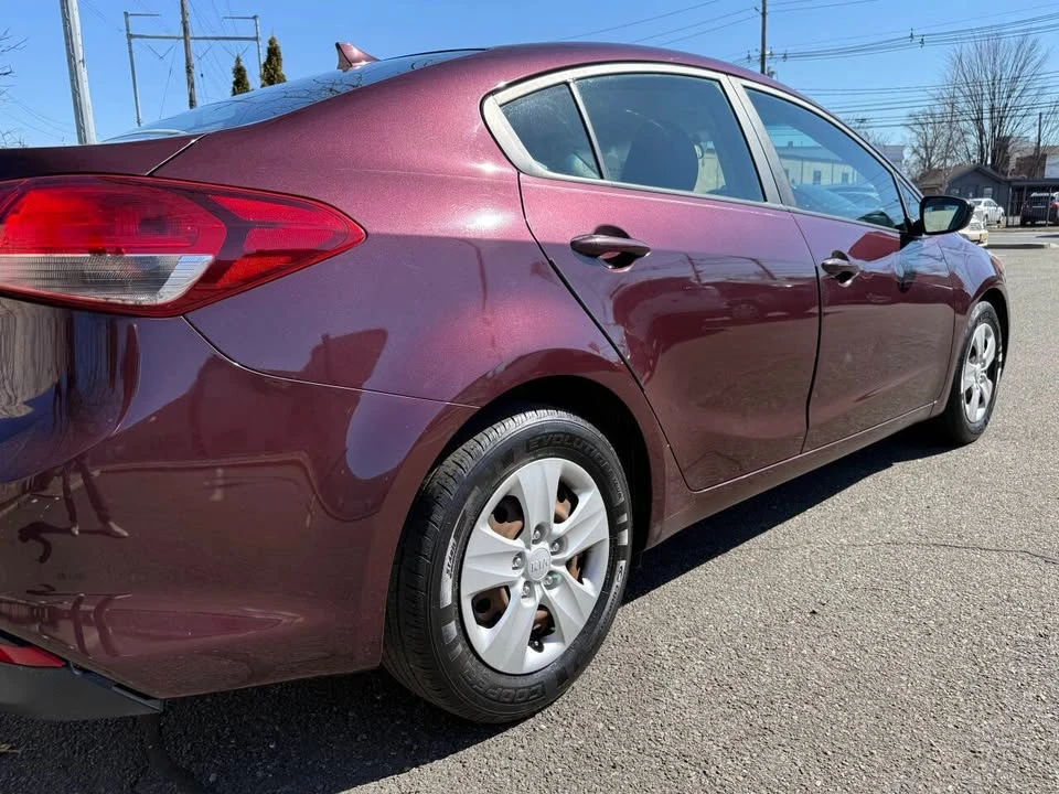 2017 Kia Forte - Image 6 of 12