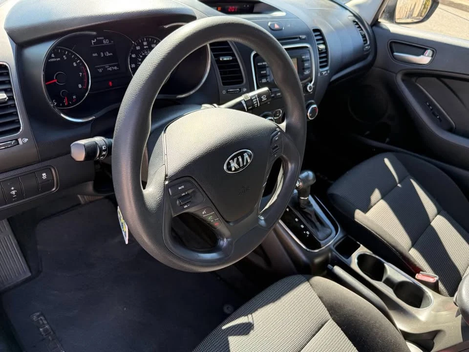 2017 Kia Forte - Image 10 of 12