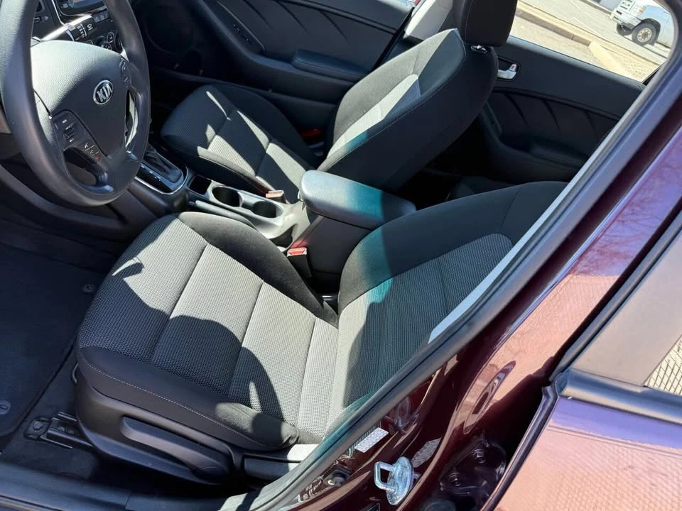 2017 Kia Forte - Image 9 of 12