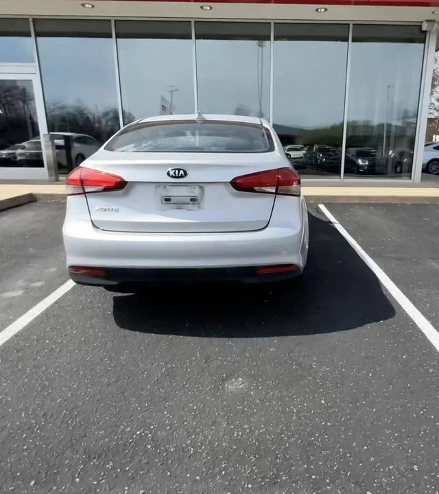 2017 Kia Forte - Image 3 of 7