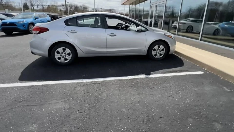 2017 Kia Forte - Image 4 of 7