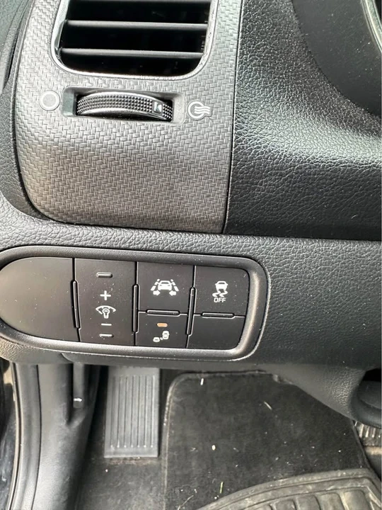 2017 Kia Forte - Image 11 of 15