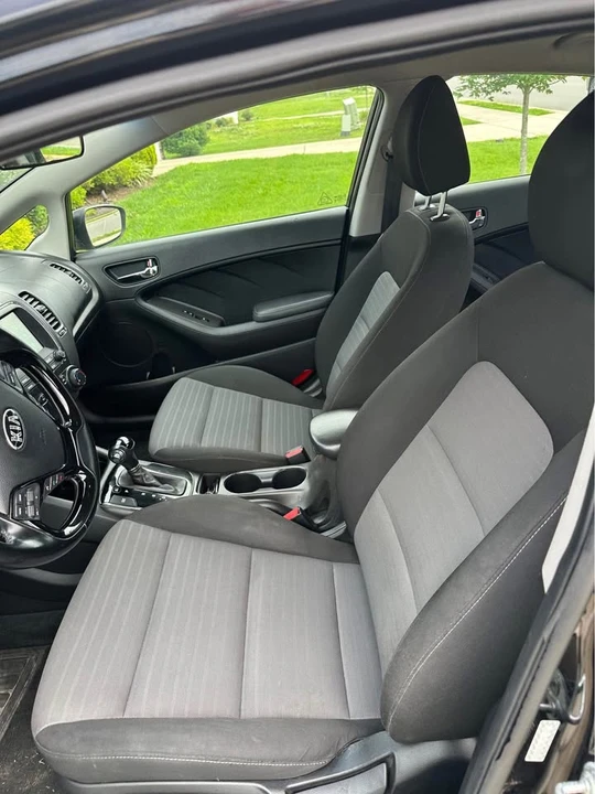 2017 Kia Forte - Image 9 of 15