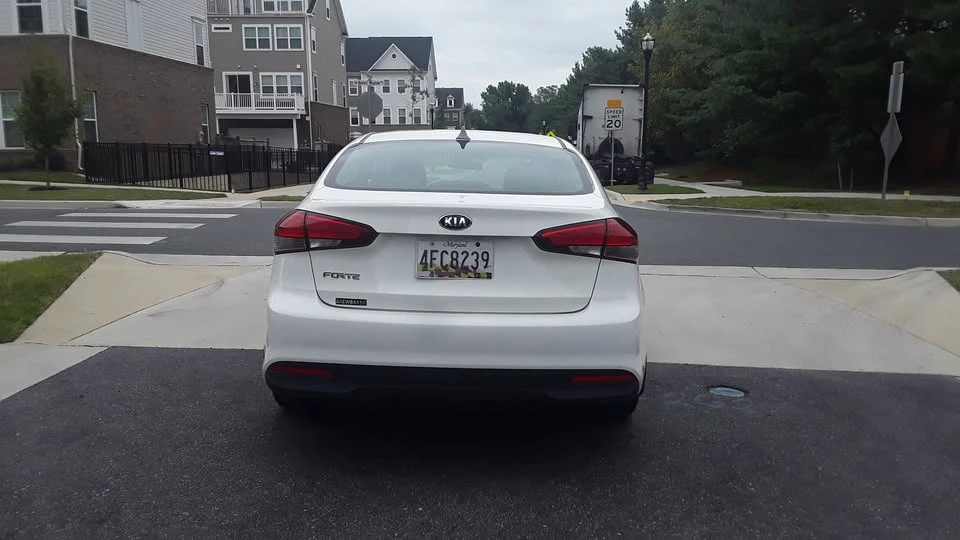 2017 Kia Forte - Image 9 of 15