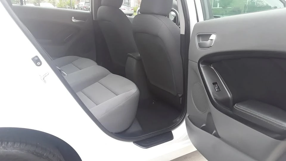 2017 Kia Forte - Image 6 of 15