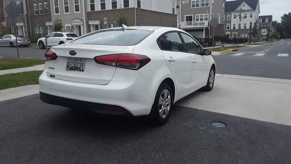 2017 Kia Forte - Image 7 of 15