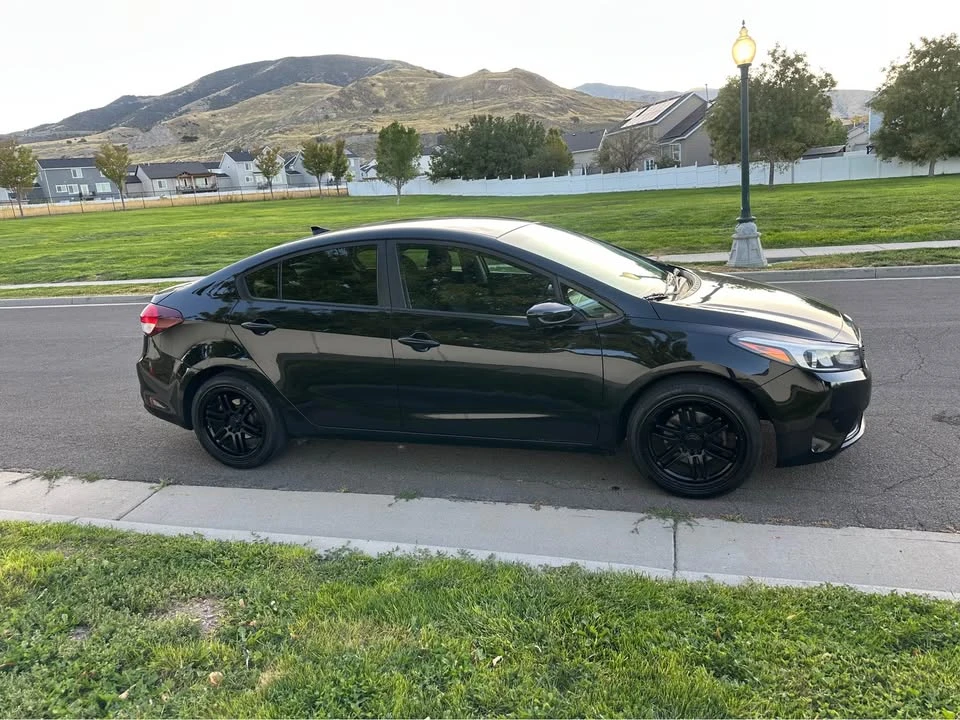 2017 Kia Forte - Image 4 of 12