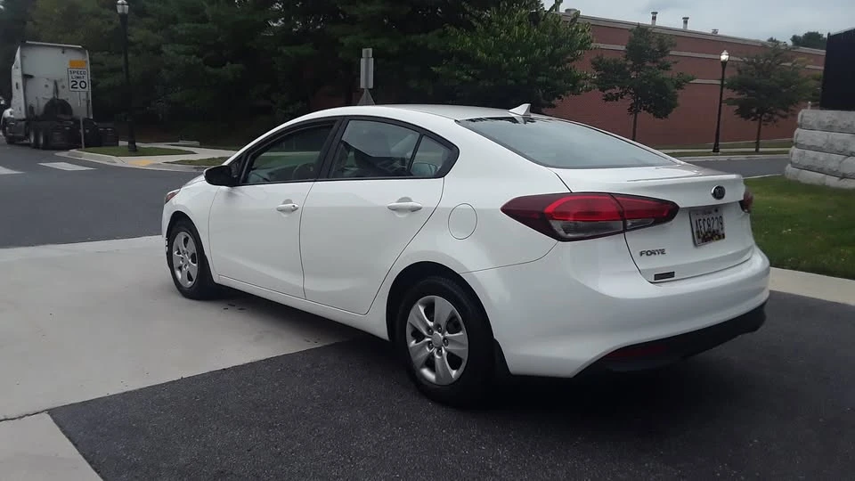 2017 Kia Forte - Image 10 of 15