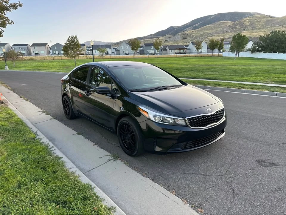 2017 Kia Forte - Image 3 of 12