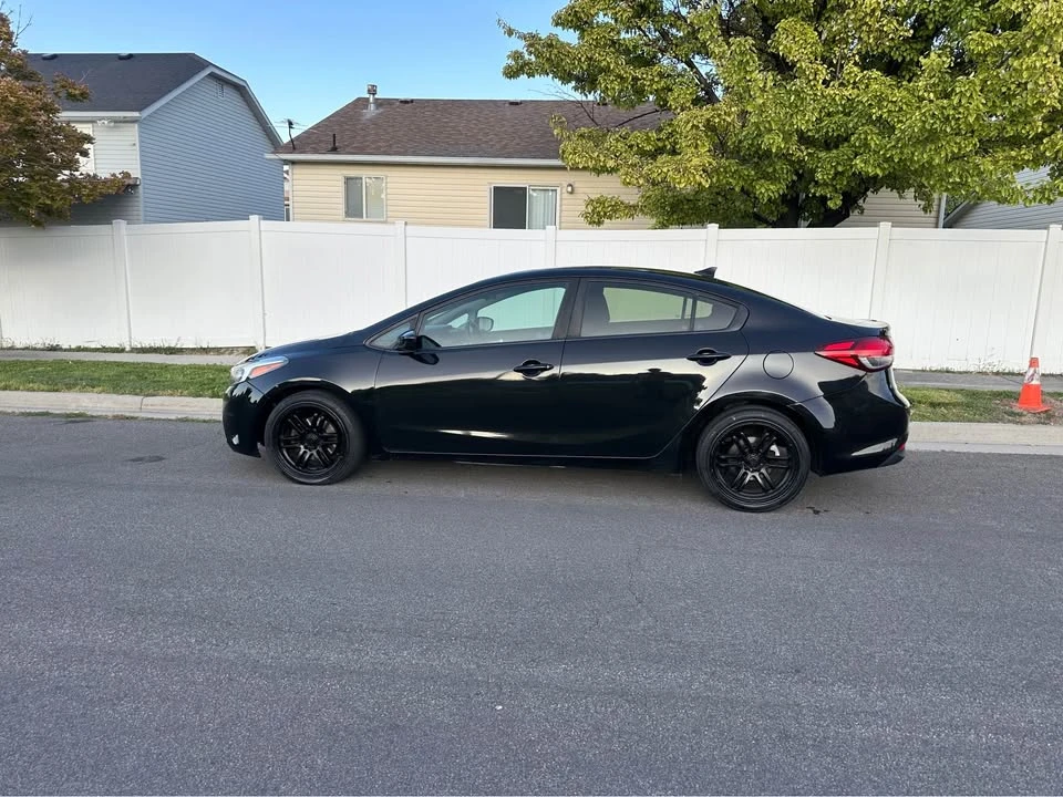 2017 Kia Forte - Image 8 of 12