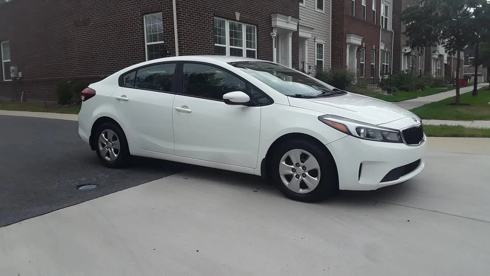 2017 Kia Forte - Image 4 of 15