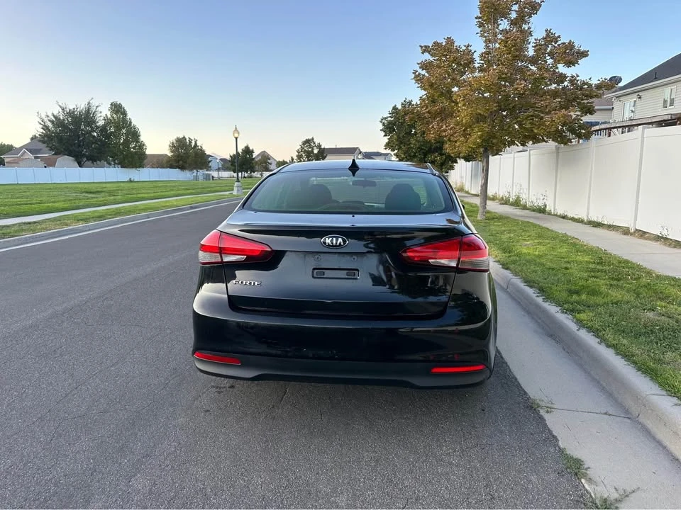 2017 Kia Forte - Image 6 of 12