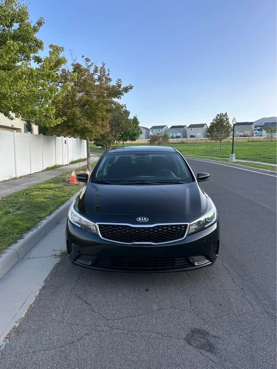 2017 Kia Forte - Image 2 of 12