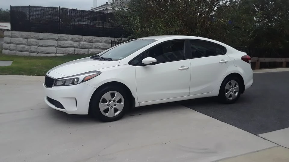2017 Kia Forte - Image 11 of 15