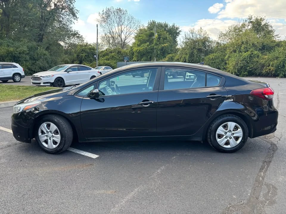 2017 Kia Forte - Image 6 of 8