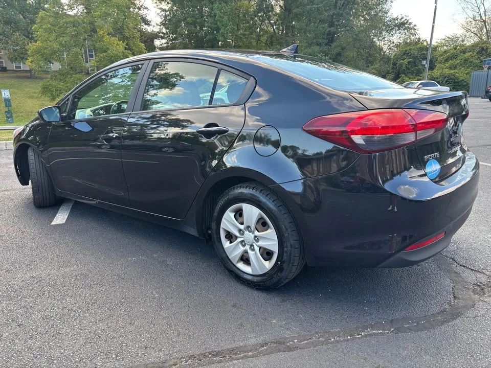 2017 Kia Forte - Image 5 of 8