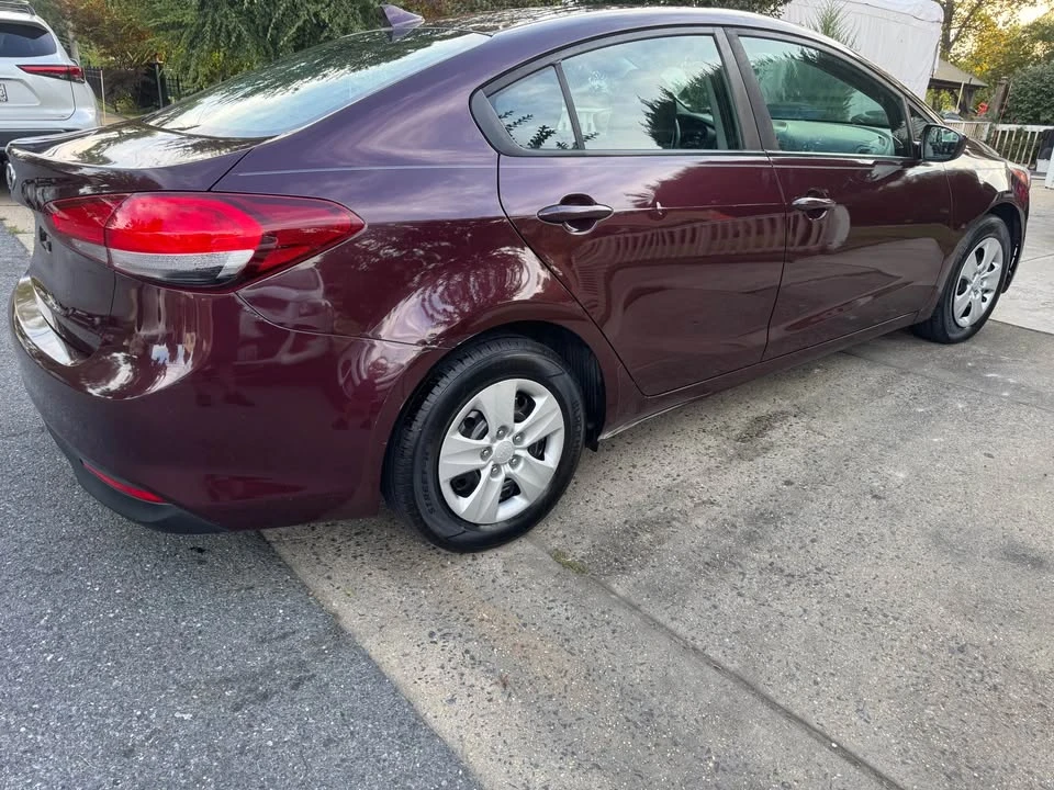 2017 Kia Forte - Image 5 of 11