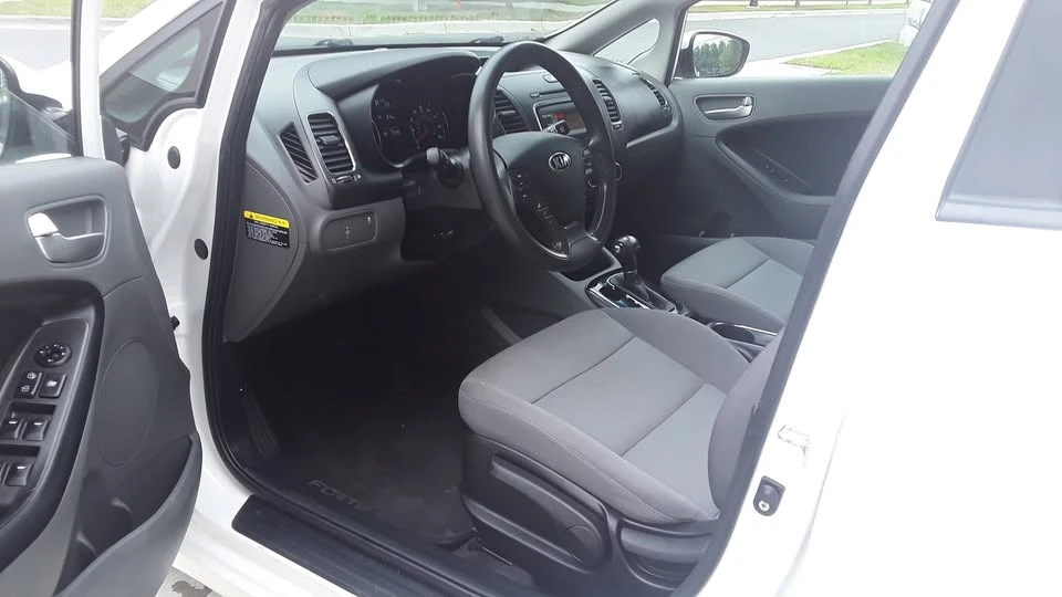 2017 Kia Forte - Image 13 of 15