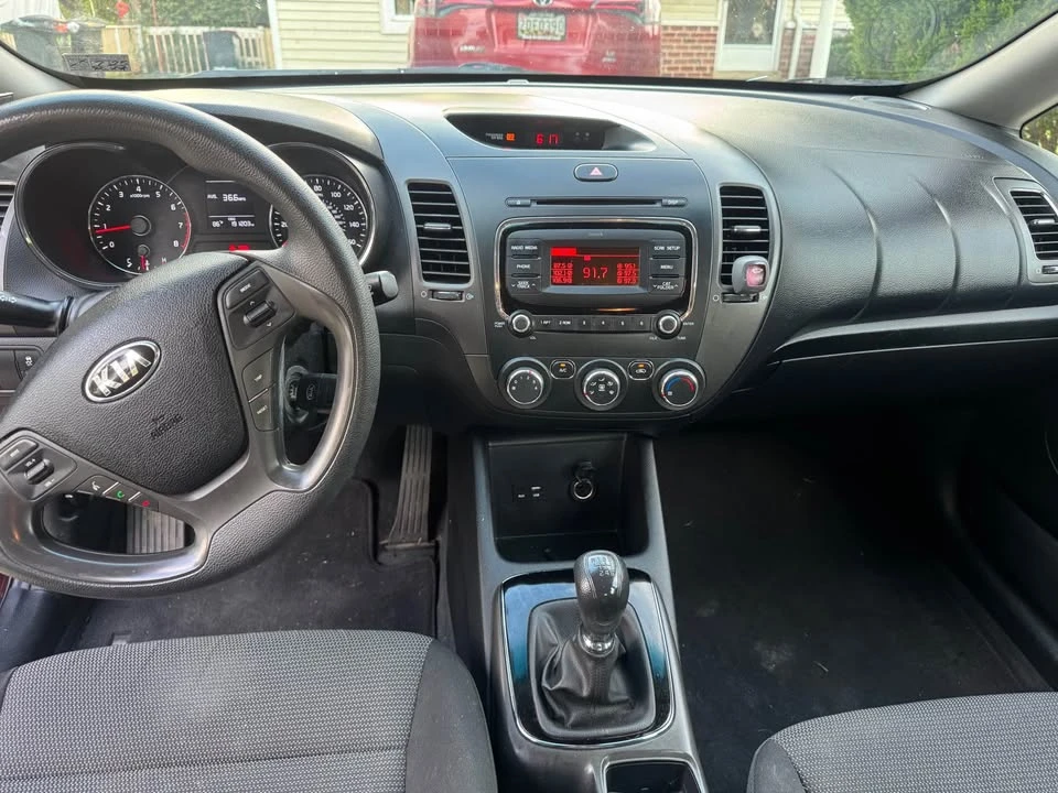 2017 Kia Forte - Image 10 of 11
