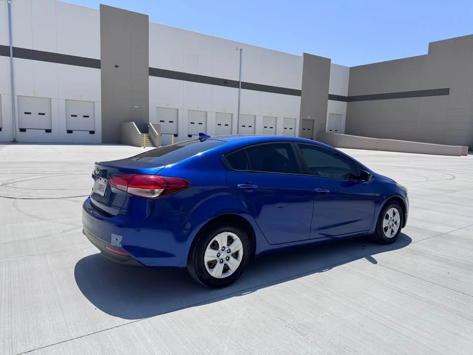 2017 Kia Forte - Image 5 of 13