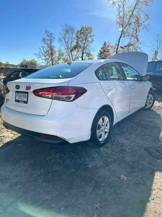 2017 Kia Forte - Image 5 of 15