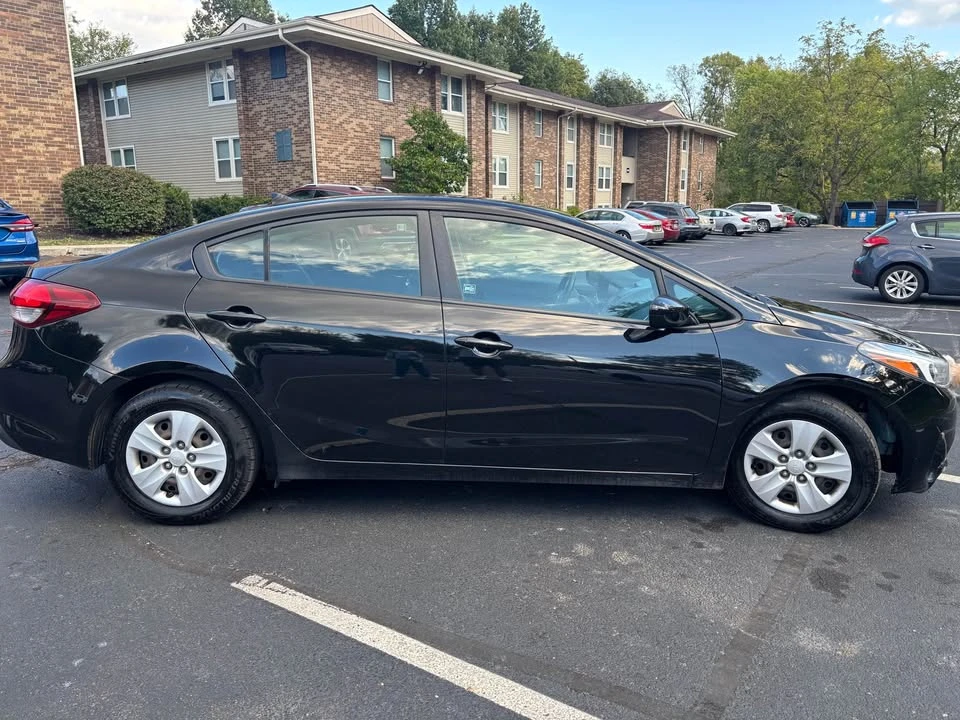 2017 Kia Forte - Image 3 of 8