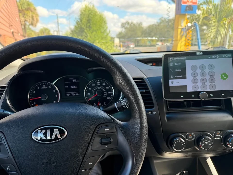 2017 Kia Forte - Image 5 of 8